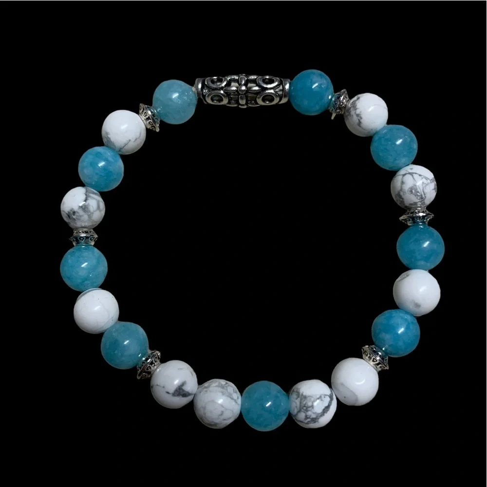 ✨Aquamarine and Howlite Stretch Bracelet - Picture 2 of 4